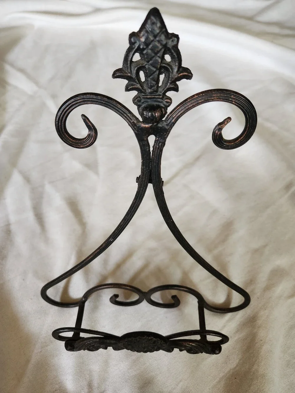 Vintage Style Scroll Metal Easel Plate Display Stand Black Copper Tone